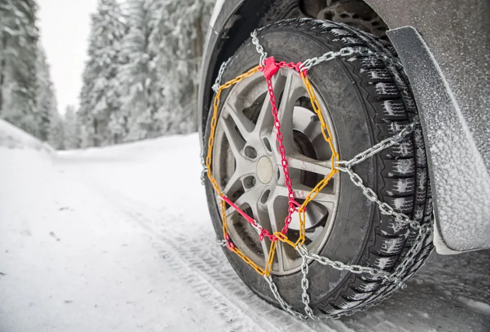 How to Put Snow Chains on Your Tires? Follow the Steps