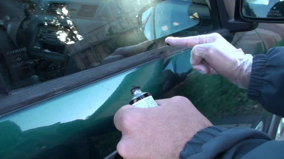 How to Fix a Car Window That Won't Roll Up? 